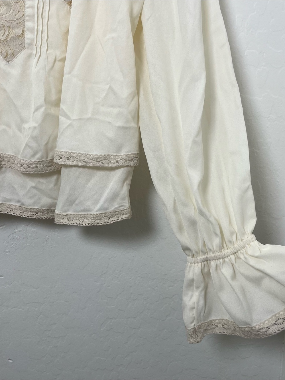 Free People Francie Silky Blouse Top Elegant Ivory Lace Ruffle Details Size L - Picture 6 of 9